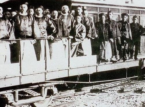 1881年6月9日 中国第一条自建铁路唐胥铁路铺轨