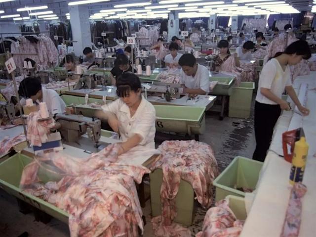 老照片：直击90年代深圳打工仔，看完还觉得996辛苦吗？