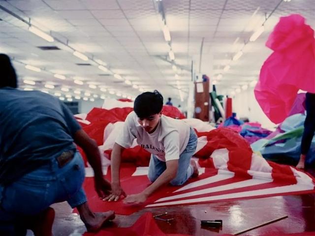 老照片：直击90年代深圳打工仔，看完还觉得996辛苦吗？
